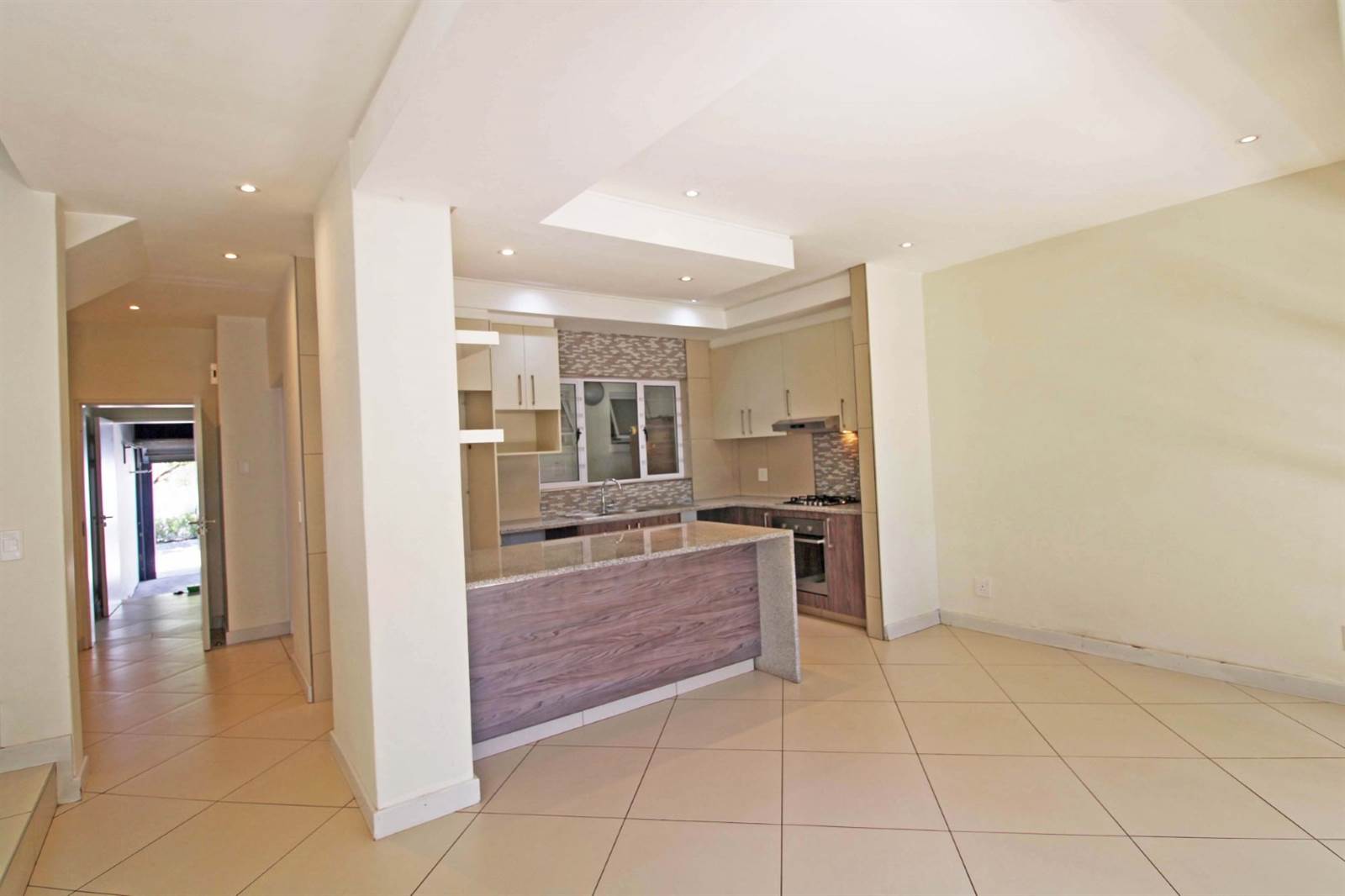 3 Bed Townhouse in Rivonia photo number 3