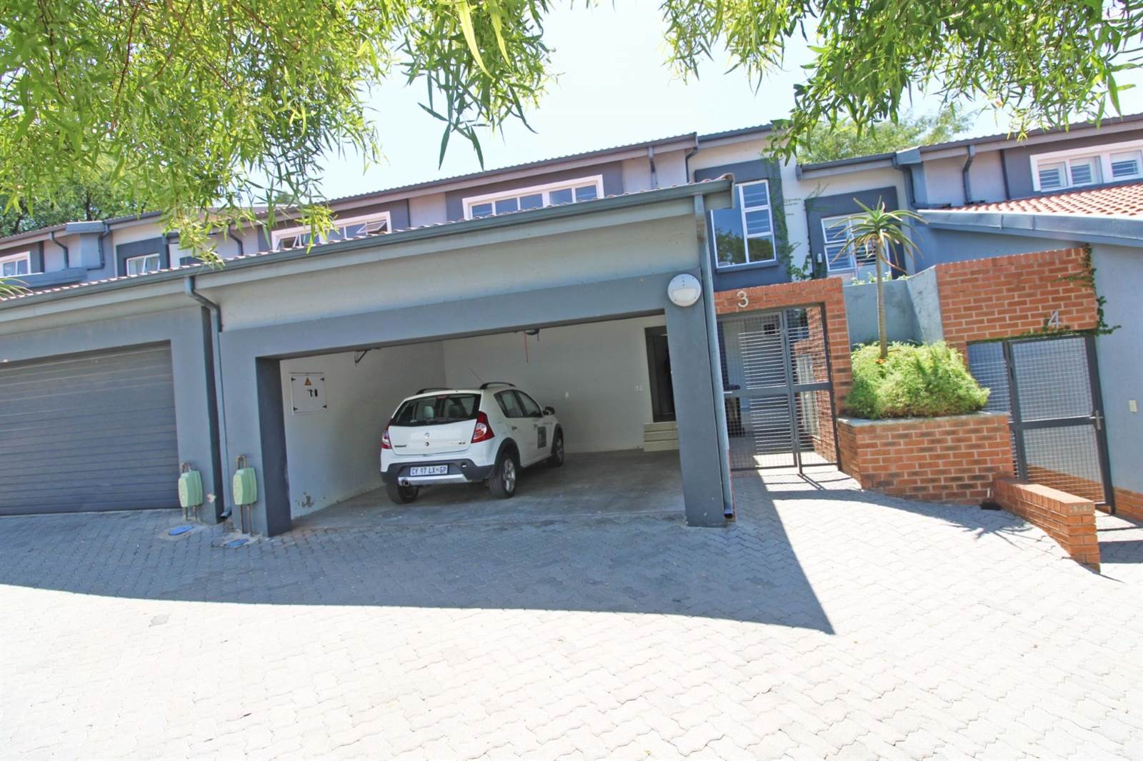 3 Bed Townhouse in Rivonia photo number 2