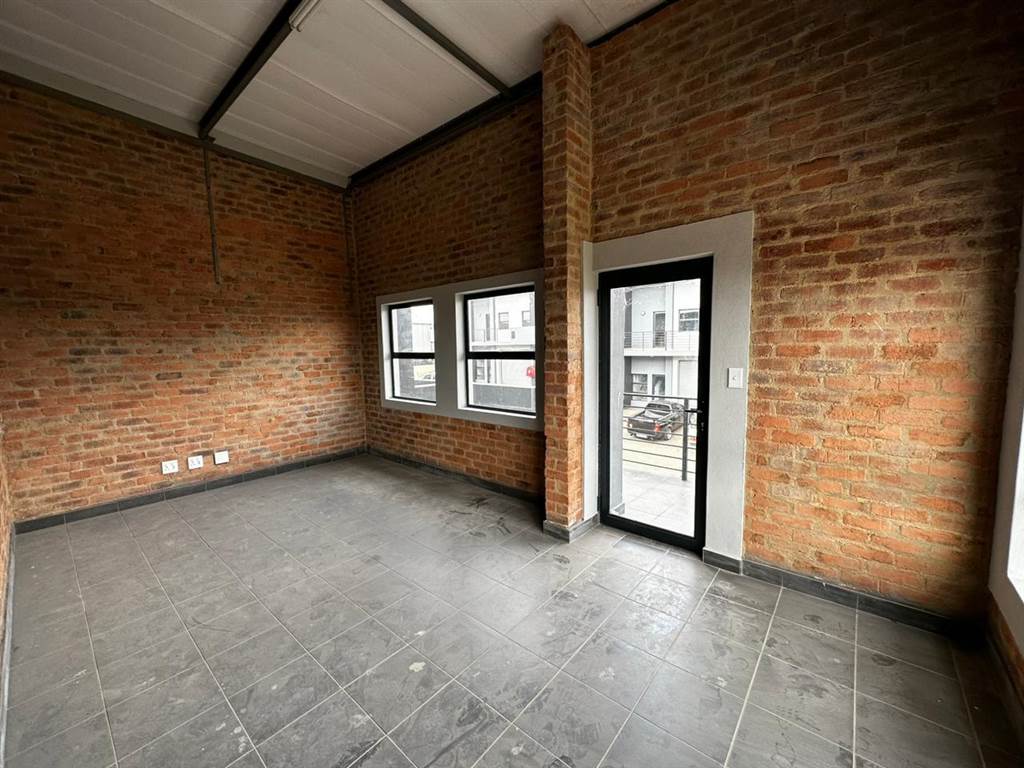 98  m² Industrial space in Clayville photo number 12