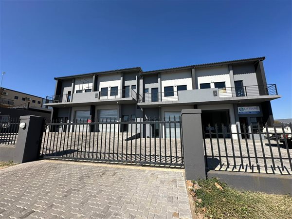 98  m² Industrial space in Clayville