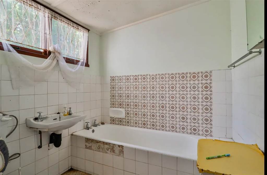 3 Bed House in Umtentweni photo number 24