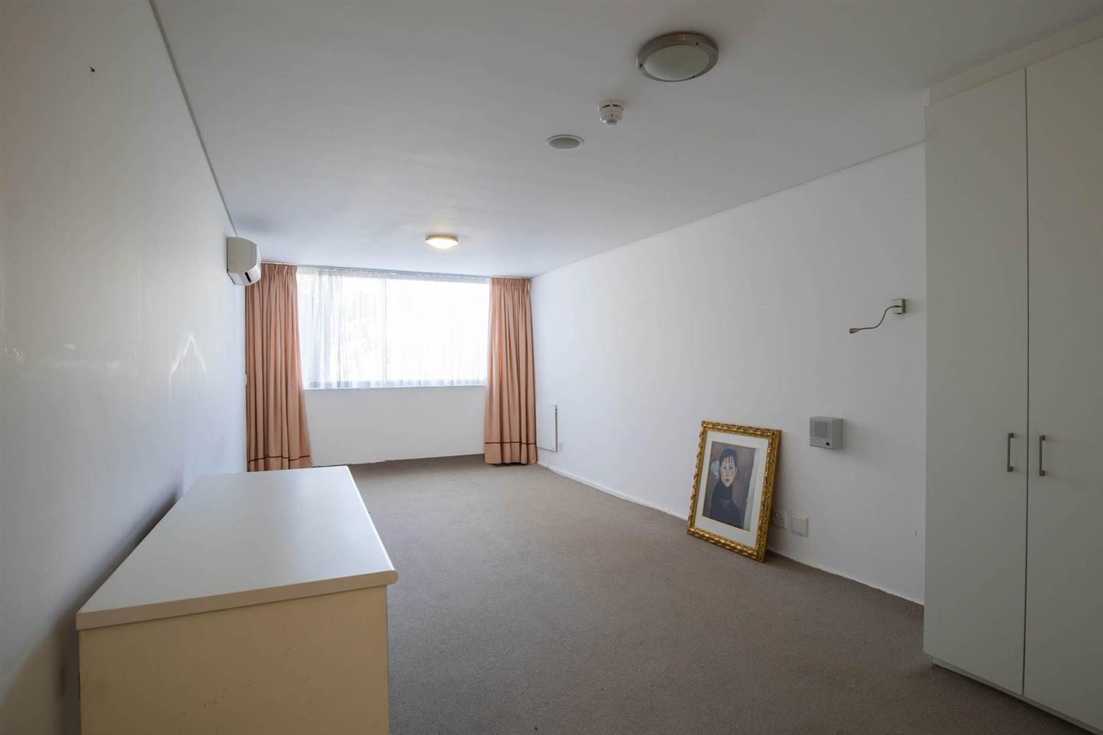 1 Bed Apartment in Kenilworth Upper photo number 4