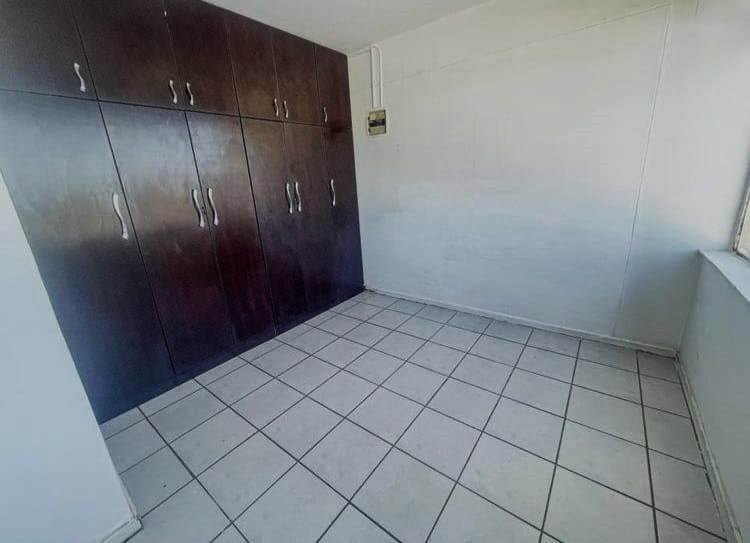 1 Bed Apartment in Bloemfontein photo number 6