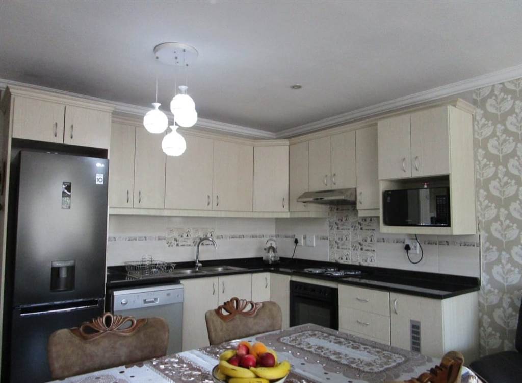 2 Bed Apartment in Mt Edgecombe photo number 16