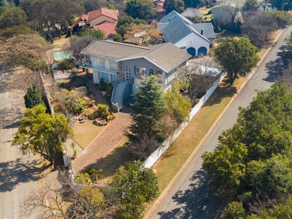 5 Bedroom House 5 Bedroom House