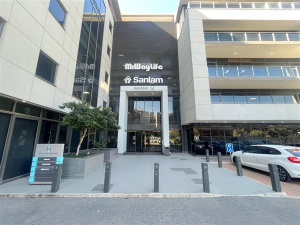 590  m² Commercial space in Parktown