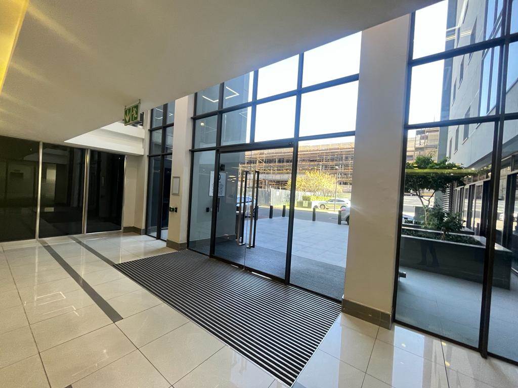 590  m² Commercial space in Parktown photo number 2