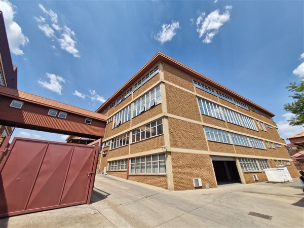 2 107  m² Industrial space