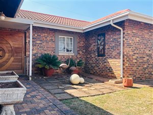 2 Bed House in Three Rivers East