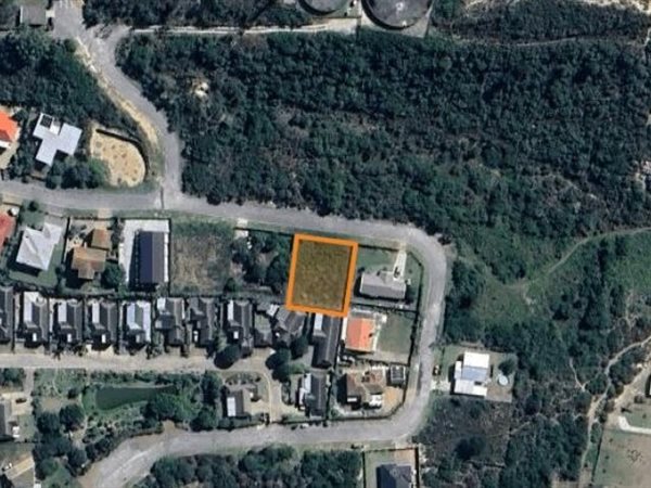 725 m² Land