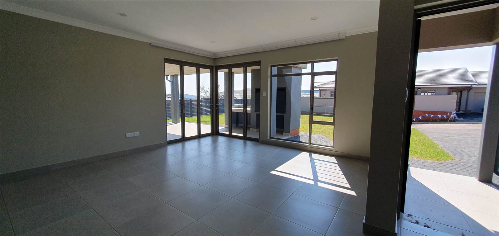 3 Bed House in Waterkloof Ridge photo number 4