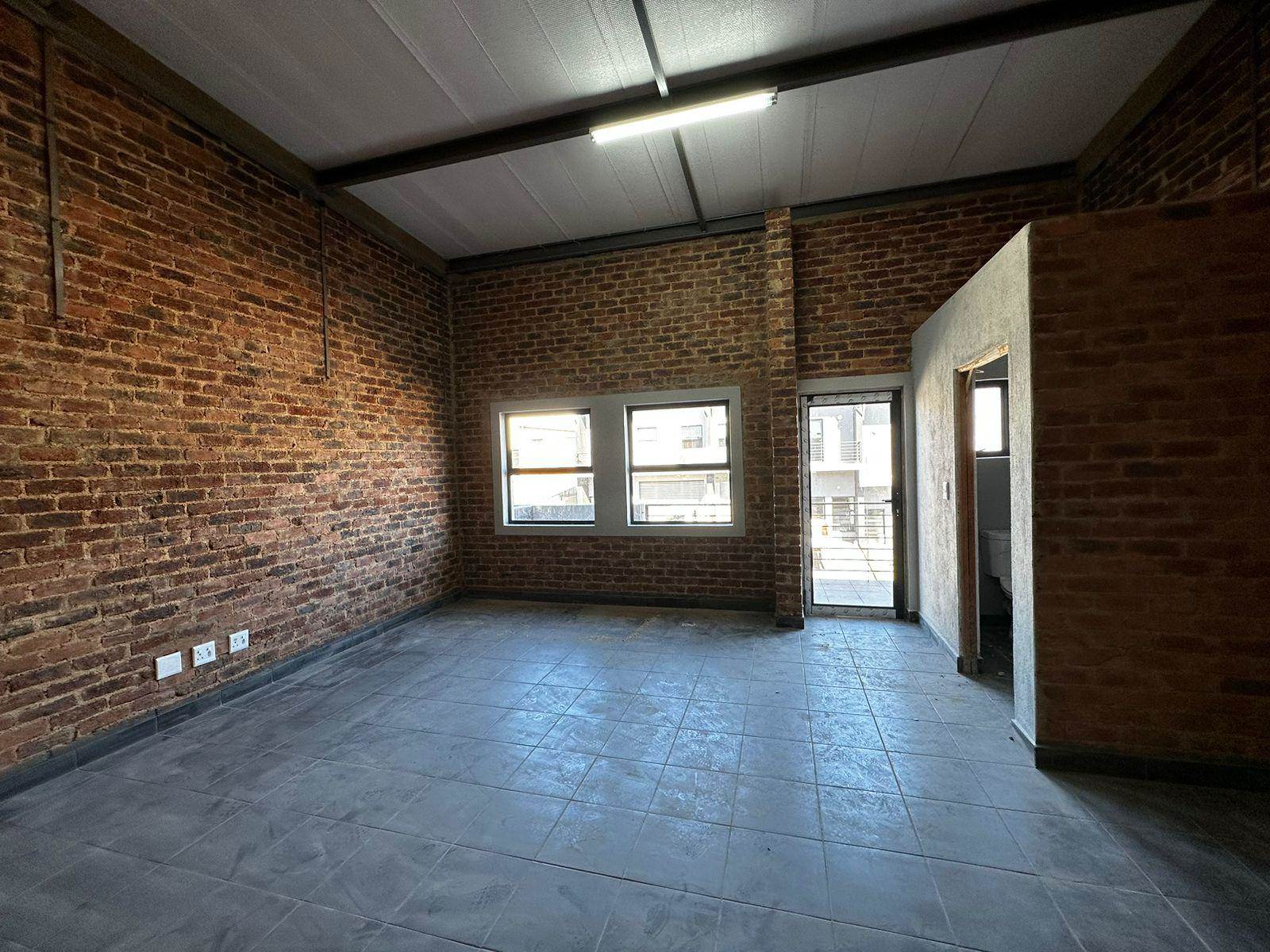 106  m² Industrial space in Clayville photo number 6