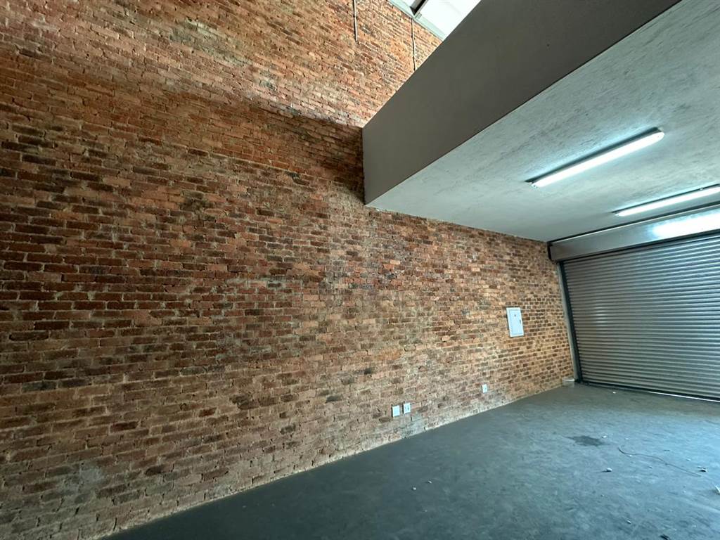 106  m² Industrial space in Clayville photo number 4