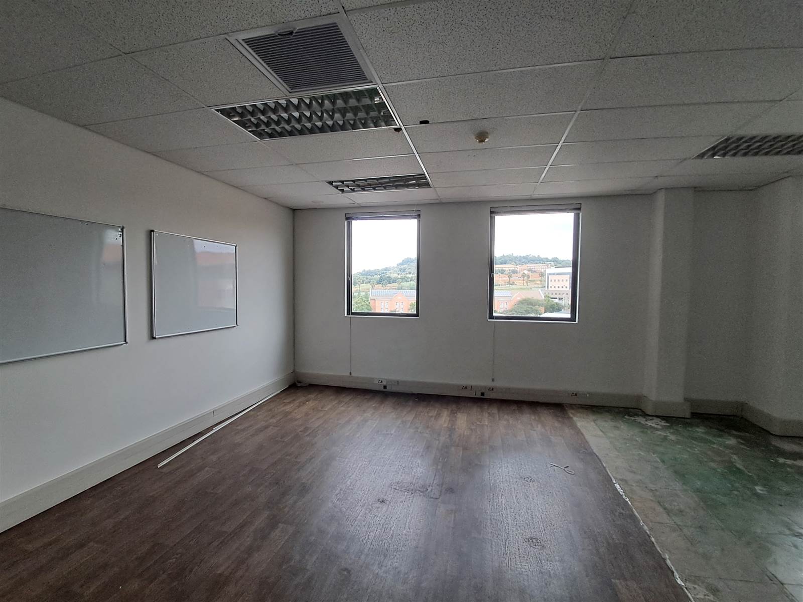 548  m² Commercial space in Constantia Kloof photo number 1