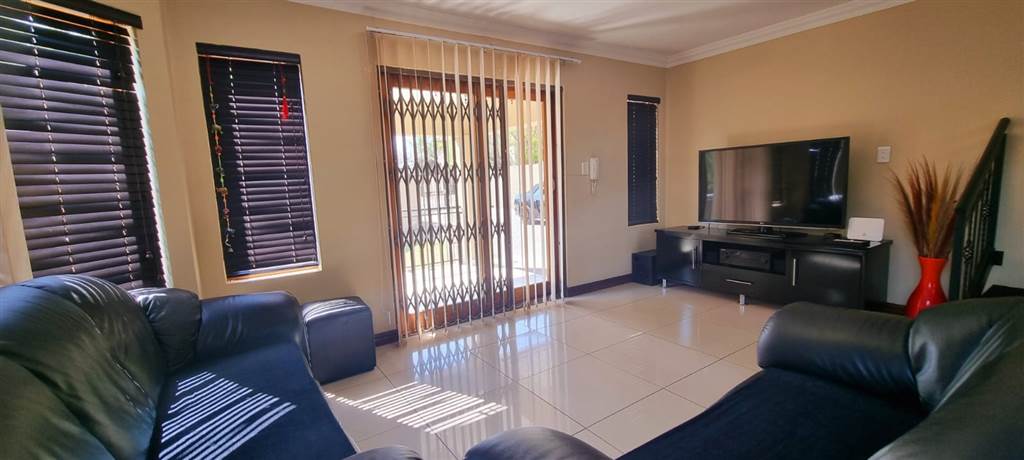 3 Bed House in Kyalami Hills photo number 3