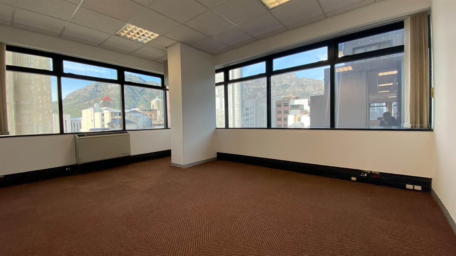 282  m² Commercial space in Cape Town City Centre photo number 5