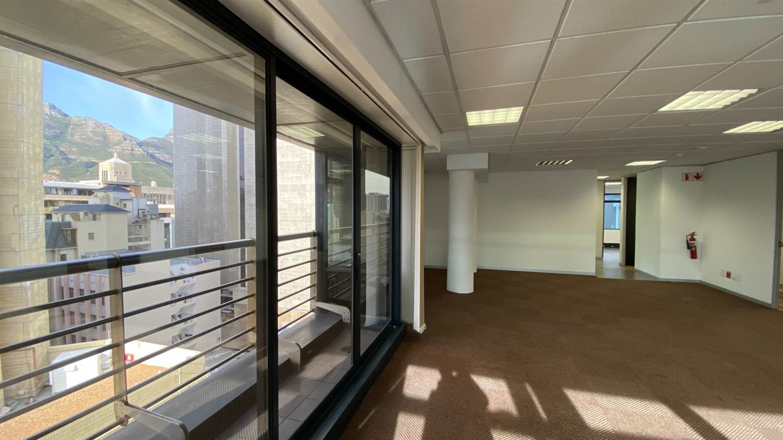 282  m² Commercial space in Cape Town City Centre photo number 10