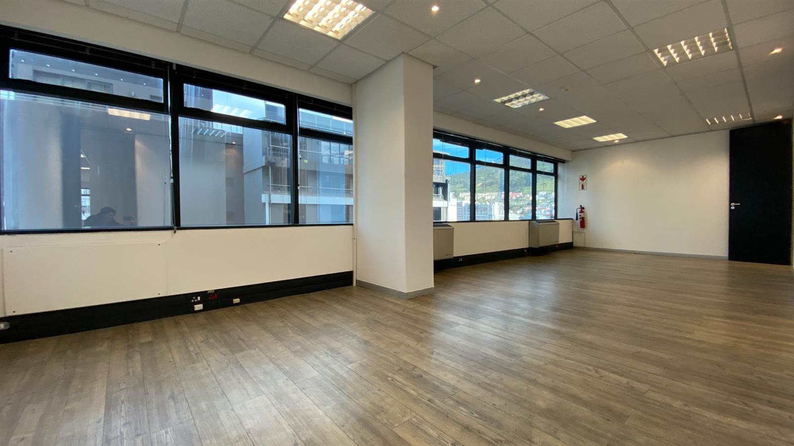 282  m² Commercial space in Cape Town City Centre photo number 2