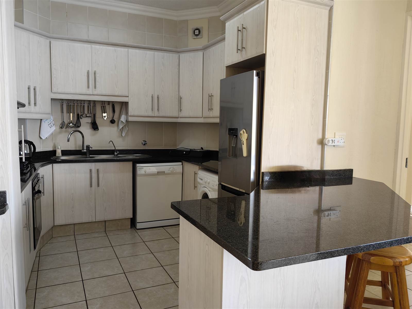 3 Bed Flat in Scottburgh Central photo number 5