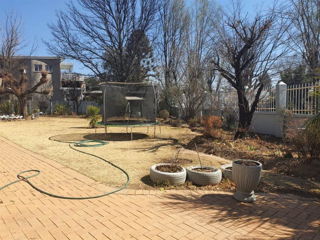 4 Bed House in Ficksburg photo number 5