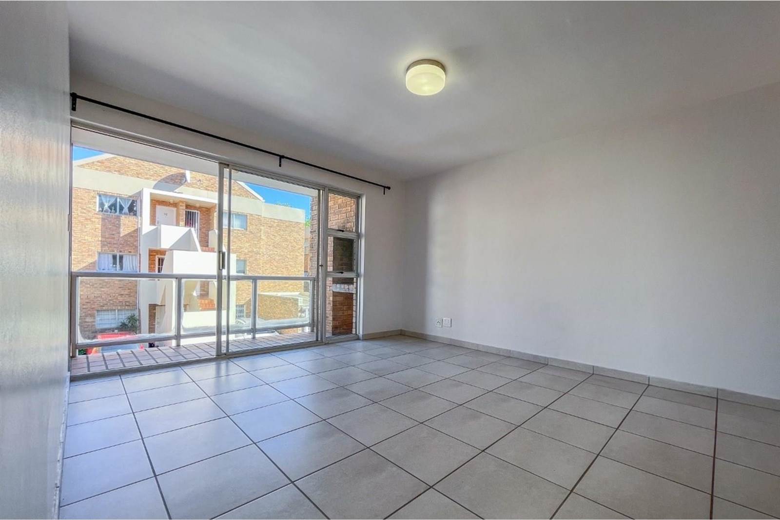 2 Bed Apartment in Durbanville Central photo number 5