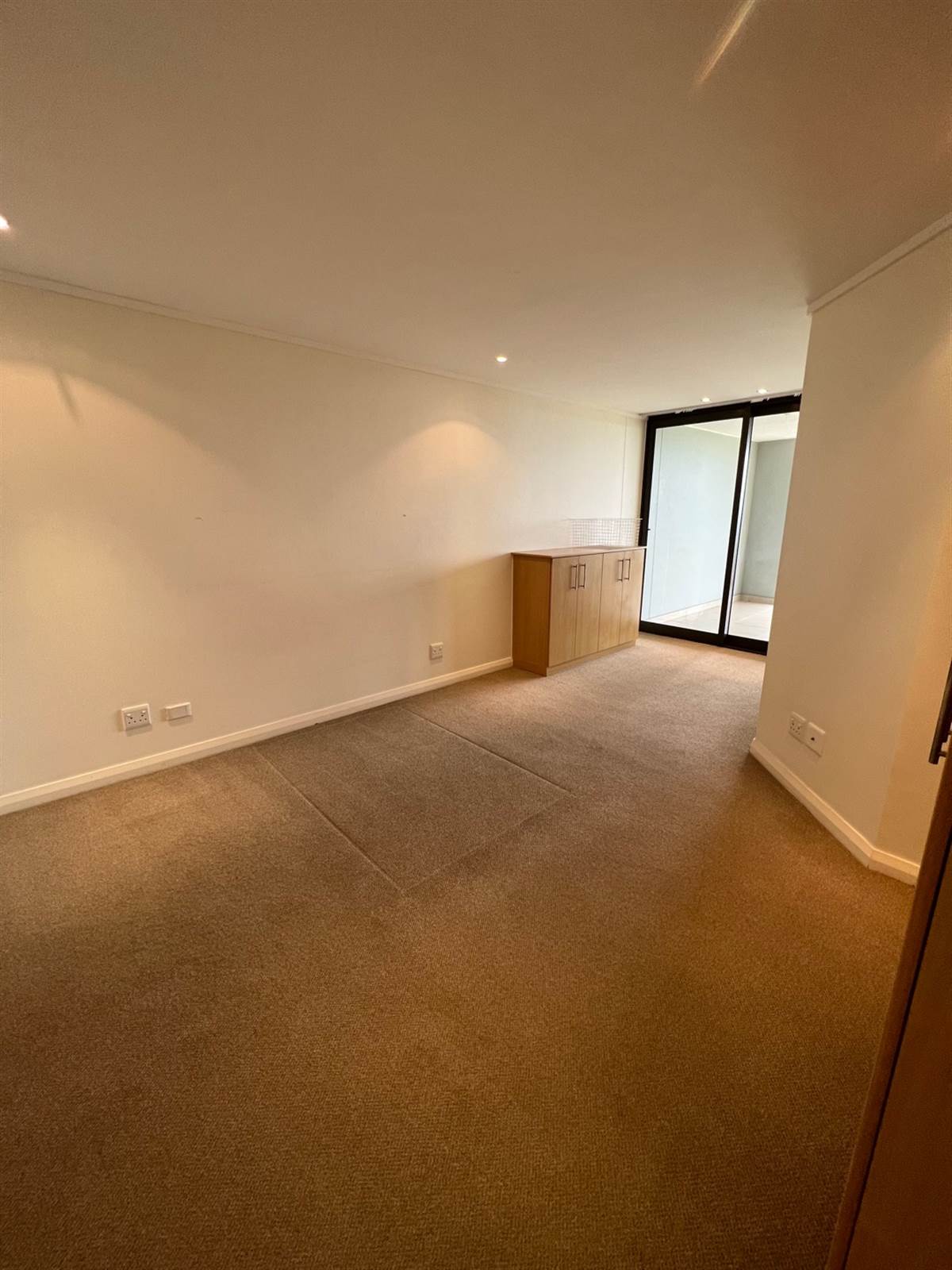 2 Bed Apartment in Humewood photo number 10