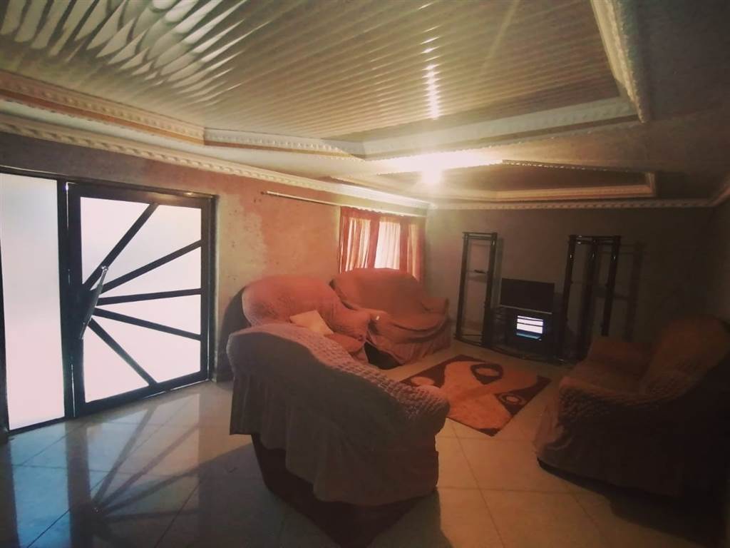 3 Bed House in Mokopane photo number 7