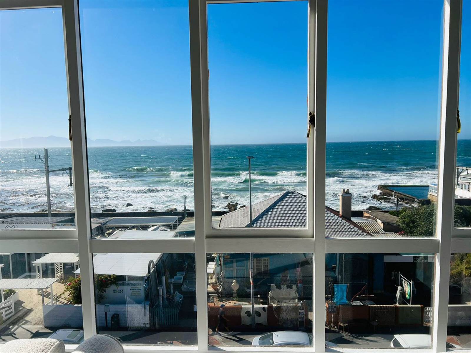 1 Bed Apartment in Kalk Bay photo number 2