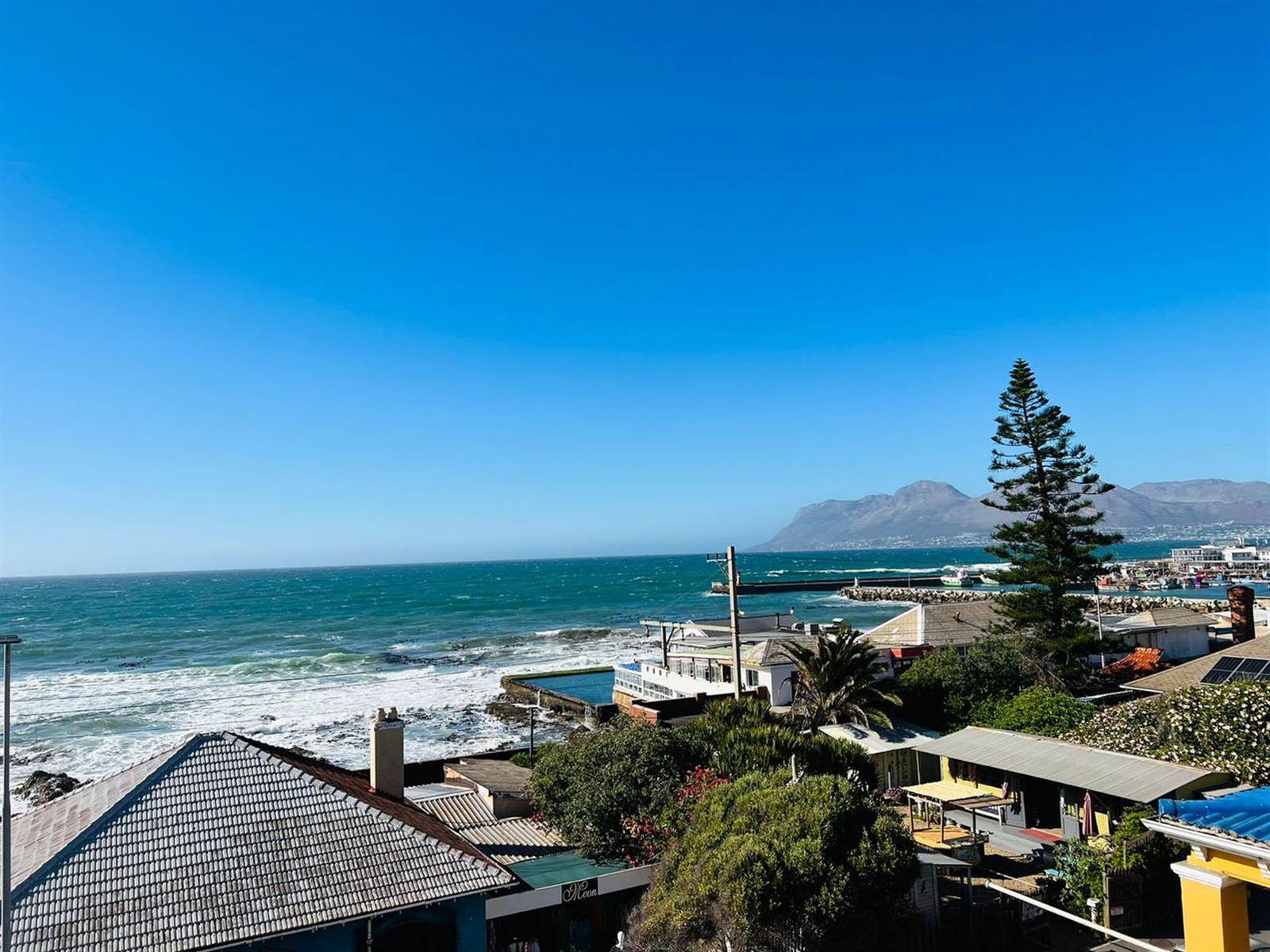 1 Bed Apartment in Kalk Bay photo number 3