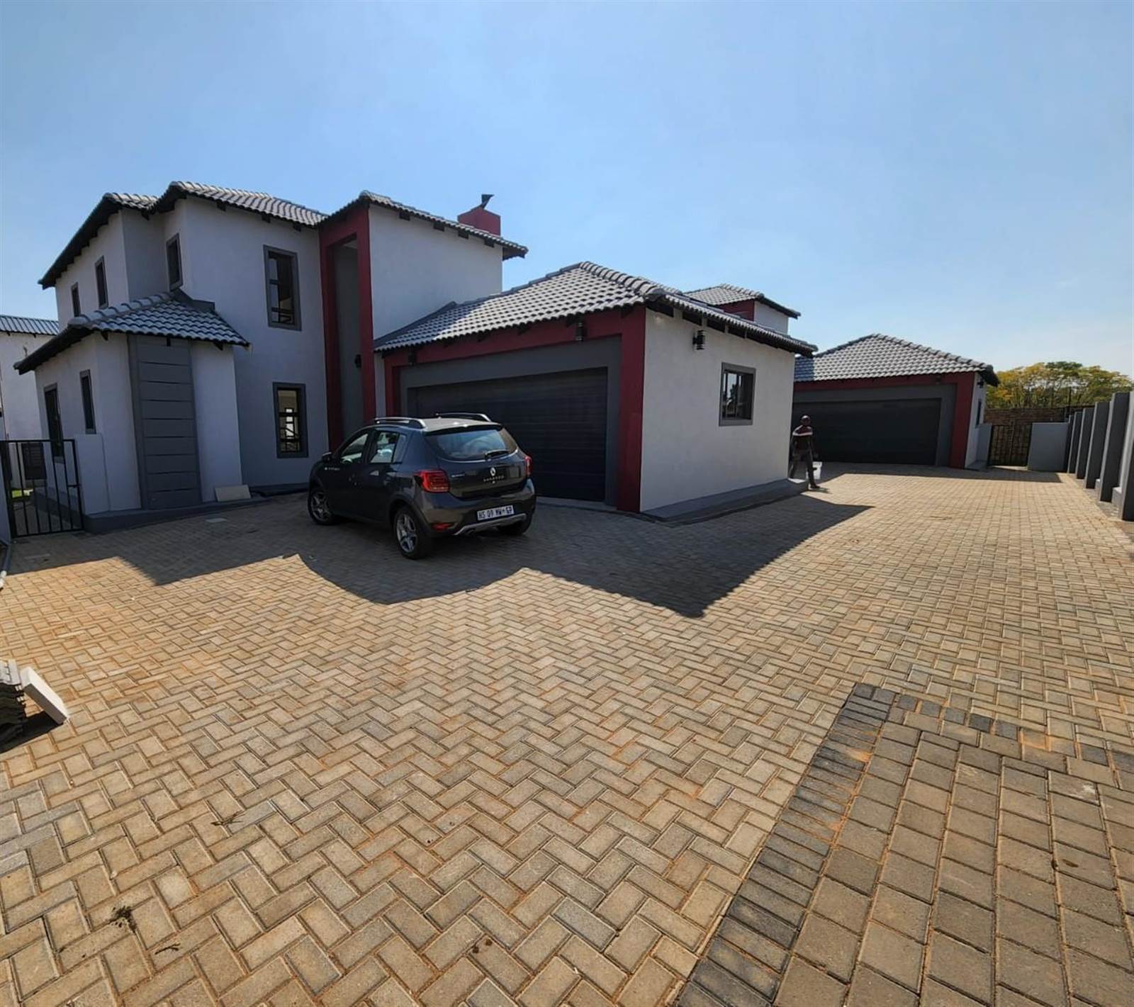 4 Bed House in Derdepoort photo number 1