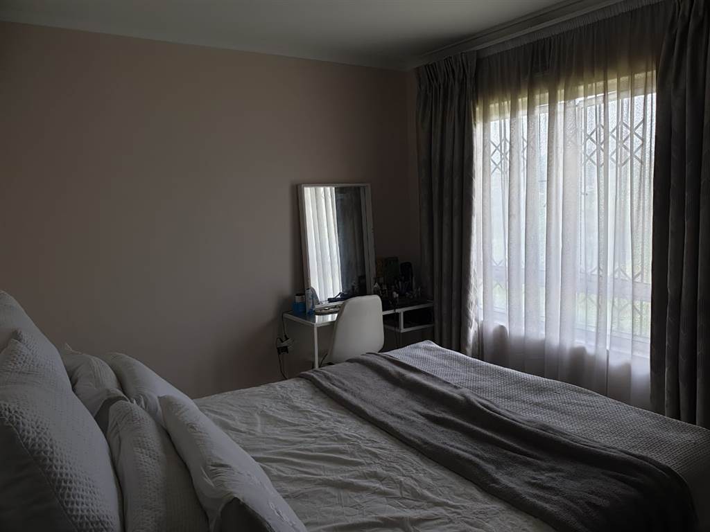 2 Bed Apartment in Oaklands photo number 14
