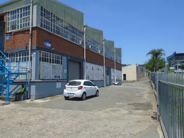 2100  m² Industrial space