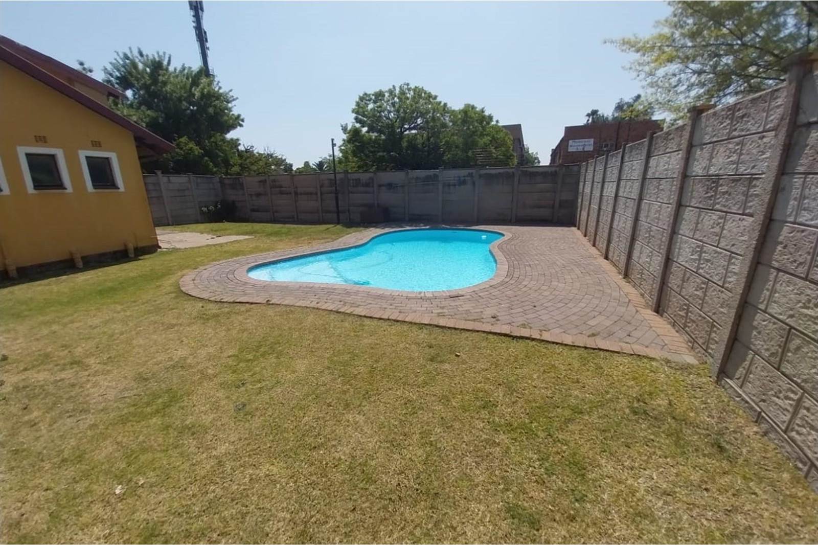 2 Bed Apartment in Vaalpark photo number 1
