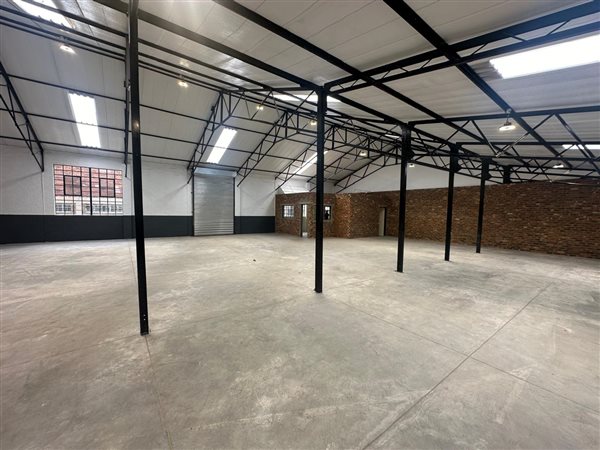 353  m² Industrial space