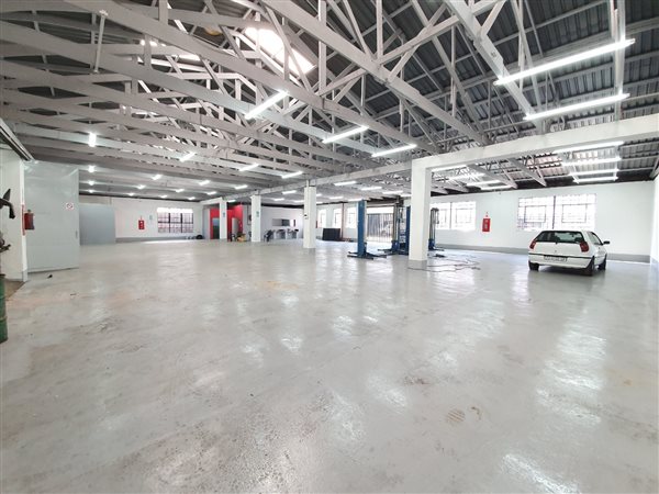 990  m² Industrial space