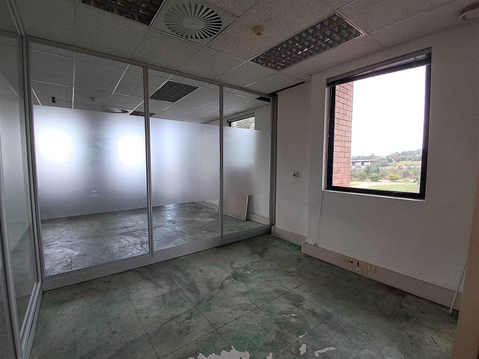 548  m² Commercial space in Constantia Kloof photo number 4