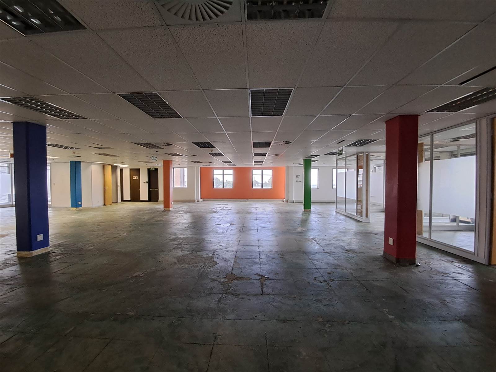 548  m² Commercial space in Constantia Kloof photo number 17
