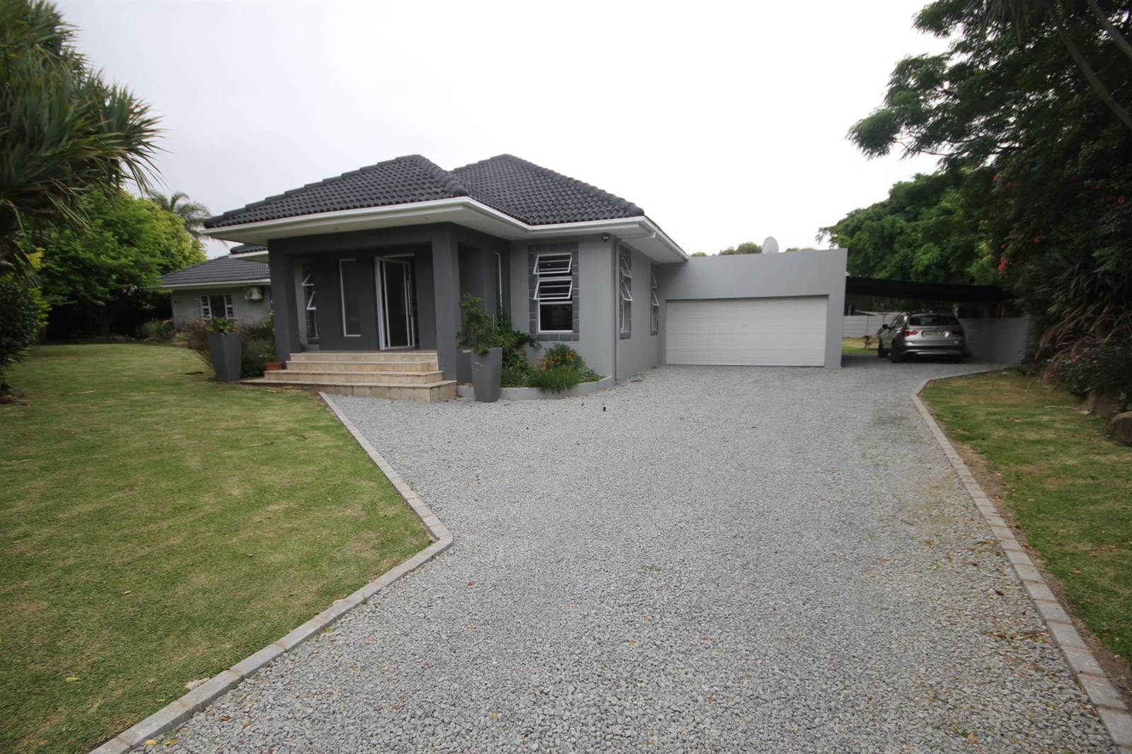 4 Bed House in Beacon Bay photo number 2