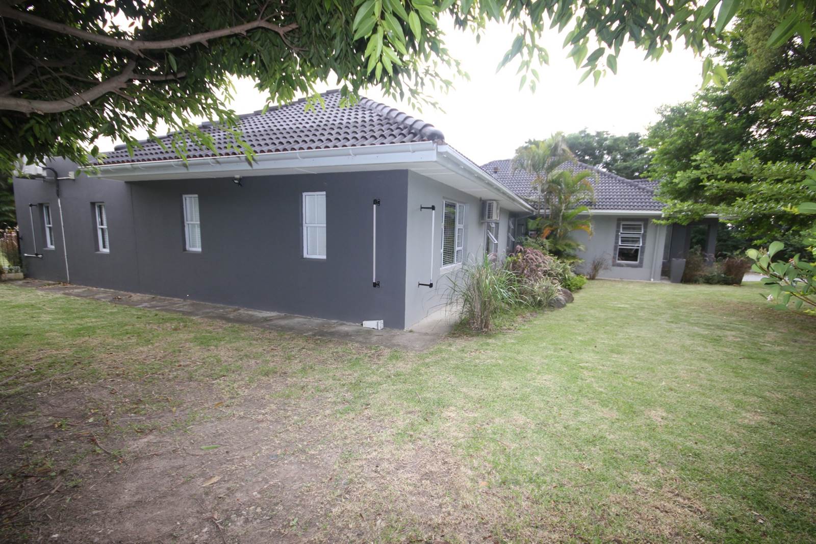 4 Bed House in Beacon Bay photo number 27