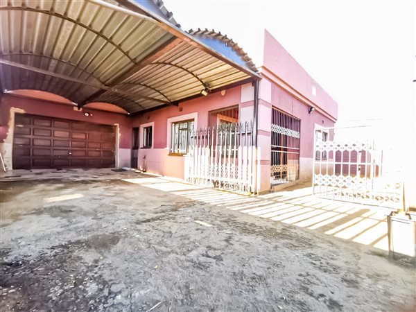 3 Bed House in Bophelong