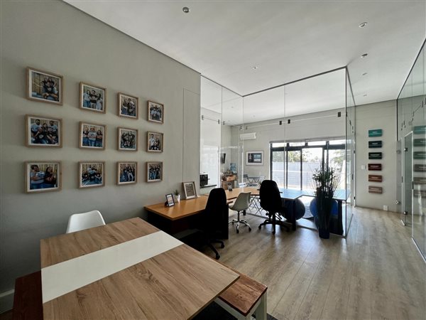 116  m² Commercial space in Paardevlei