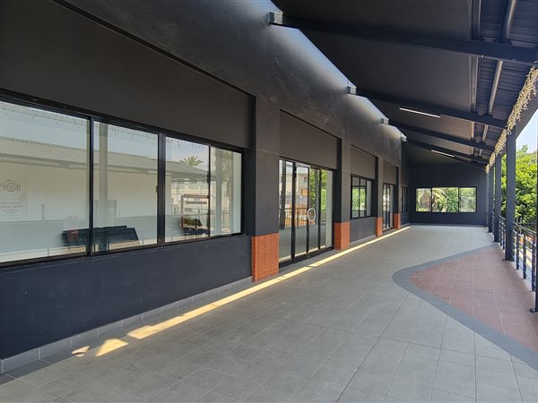 211  m² Retail Space