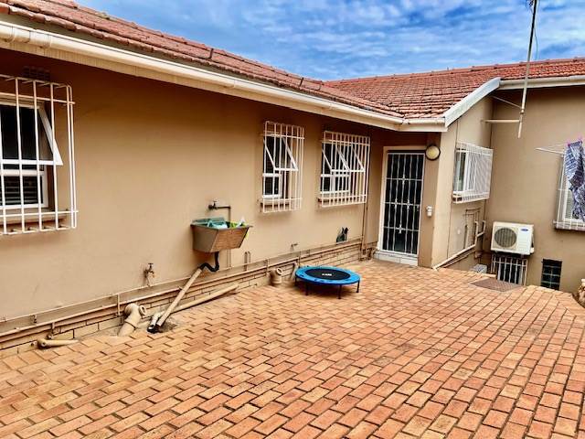 4 Bed House in Umgeni Park photo number 27