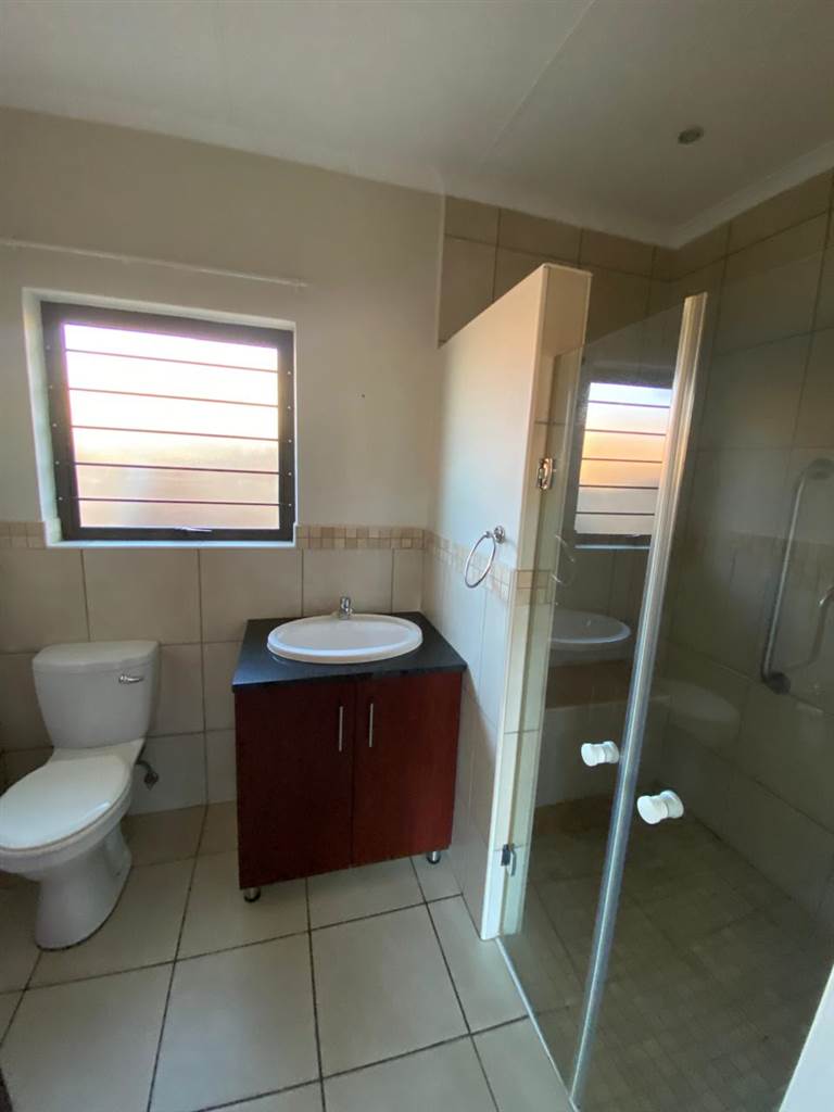 2 Bed Apartment in Olivedale photo number 13