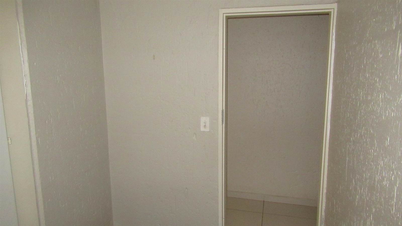 3 Bed Townhouse in Vanderbijlpark Central photo number 20