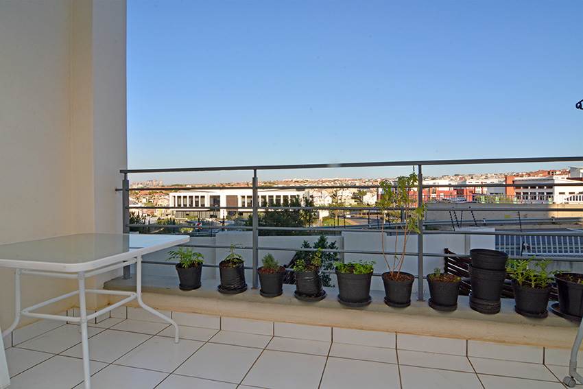 3 Bed Apartment in Greenstone Hill photo number 16