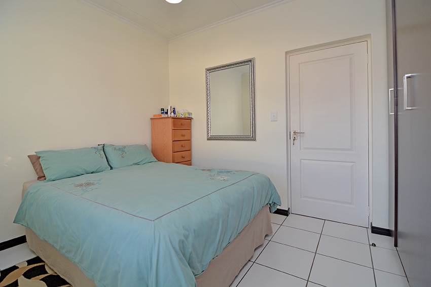 3 Bed Apartment in Greenstone Hill photo number 12