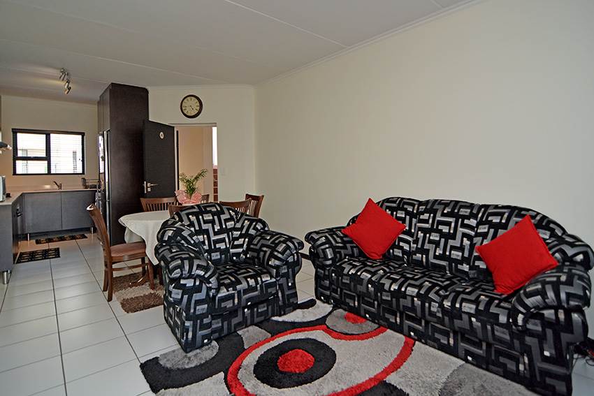 3 Bed Apartment in Greenstone Hill photo number 6