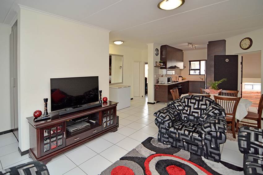3 Bed Apartment in Greenstone Hill photo number 7