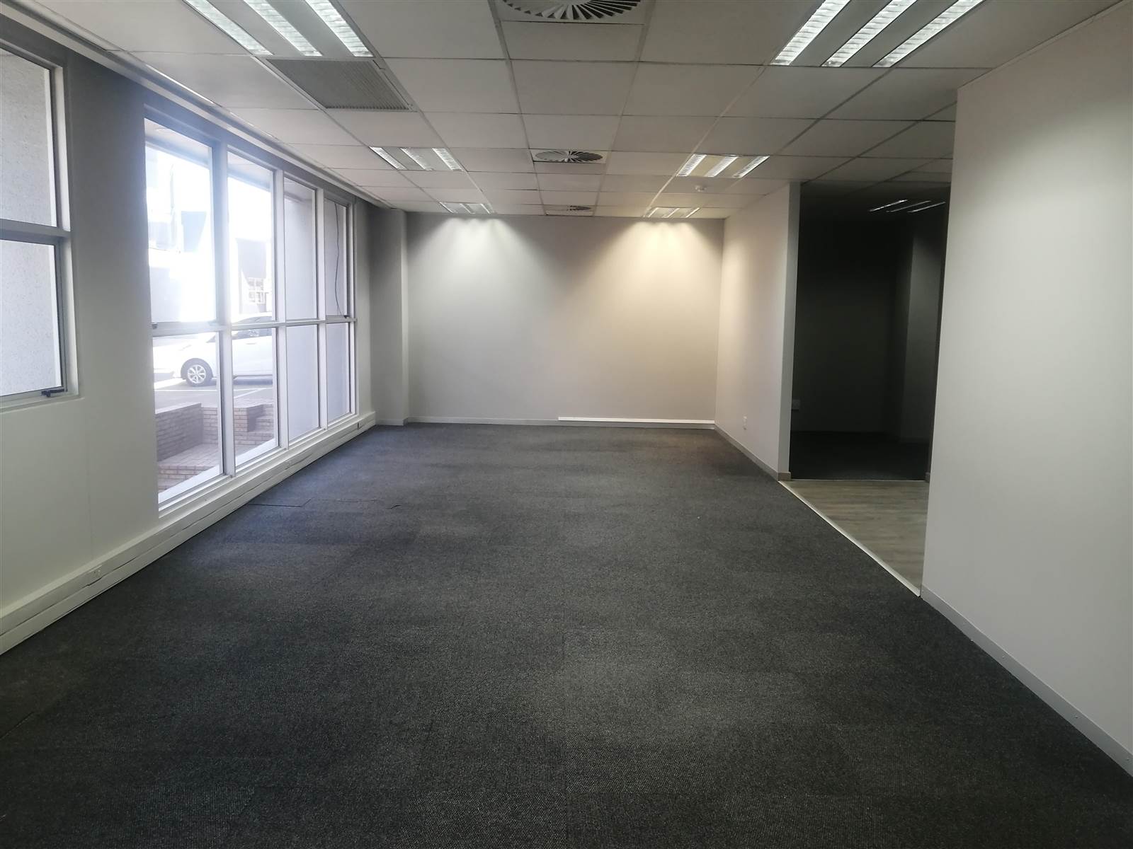 284  m² Commercial space in Bedfordview photo number 24